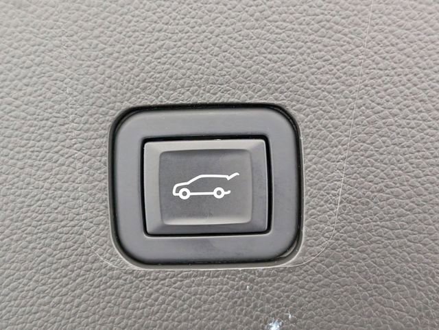 Certified 2023 Chevrolet Traverse LT w/ LPO, Floor Liner Package image 31