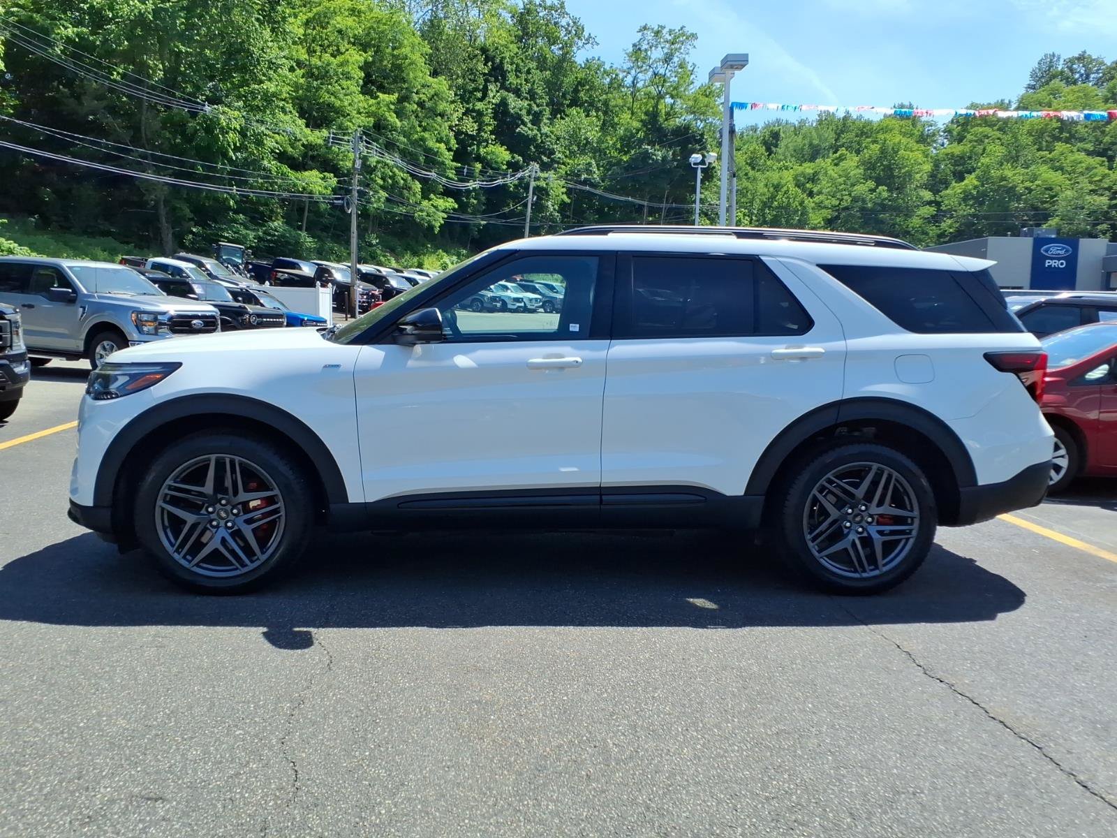 Certified 2025 Ford Explorer ST-Line w/ Premium Package AWD/4WD image 5