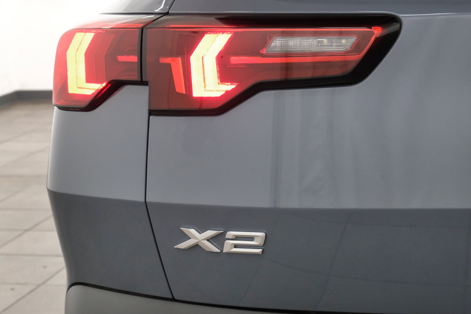 Used 2026 BMW X2 xDrive28i AWD/4WD image 4