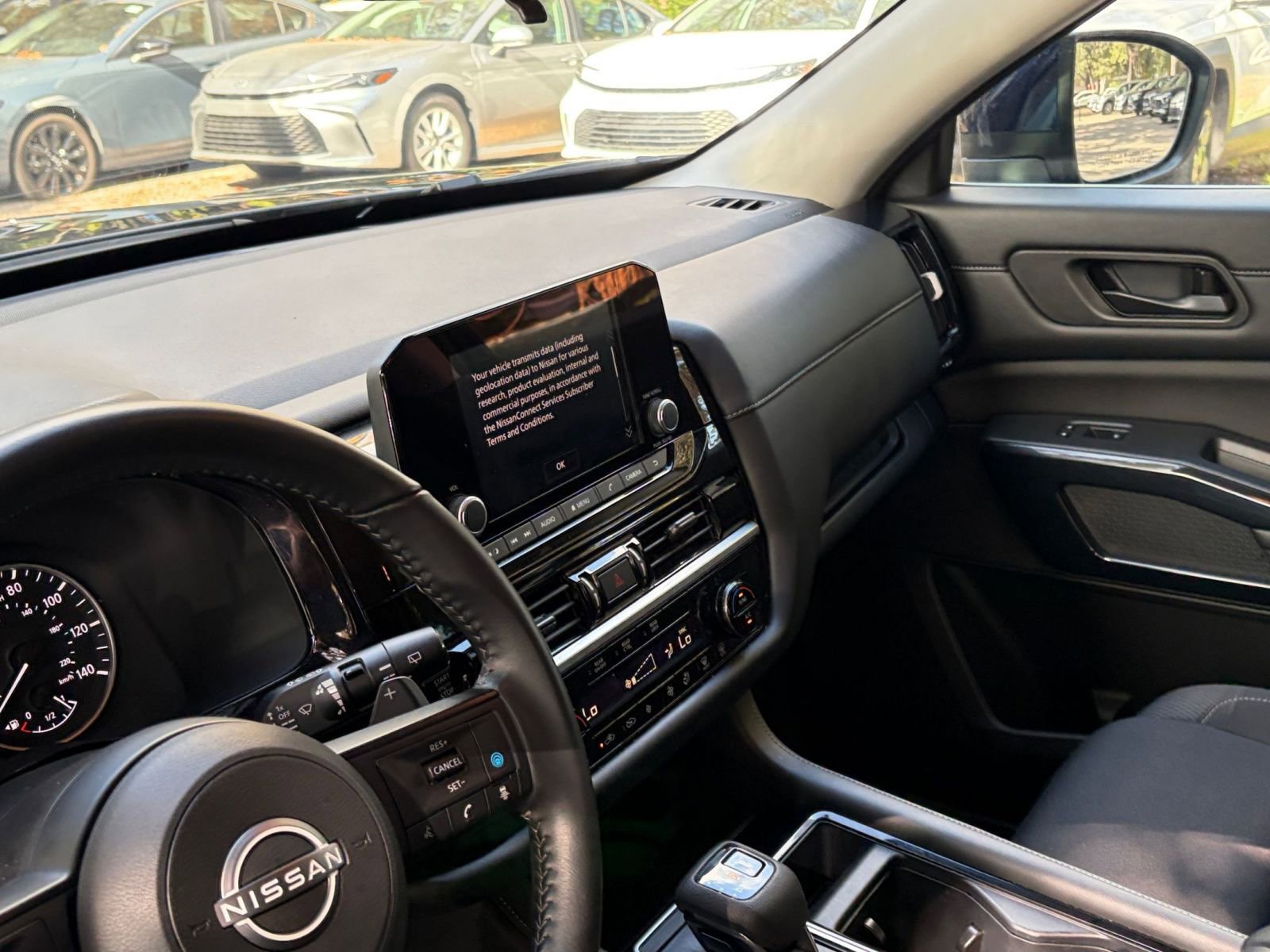 Used 2025 Nissan Pathfinder SV image 30