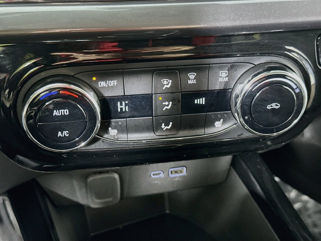 Used 2025 Chevrolet Trax ACTIV FWD image 25