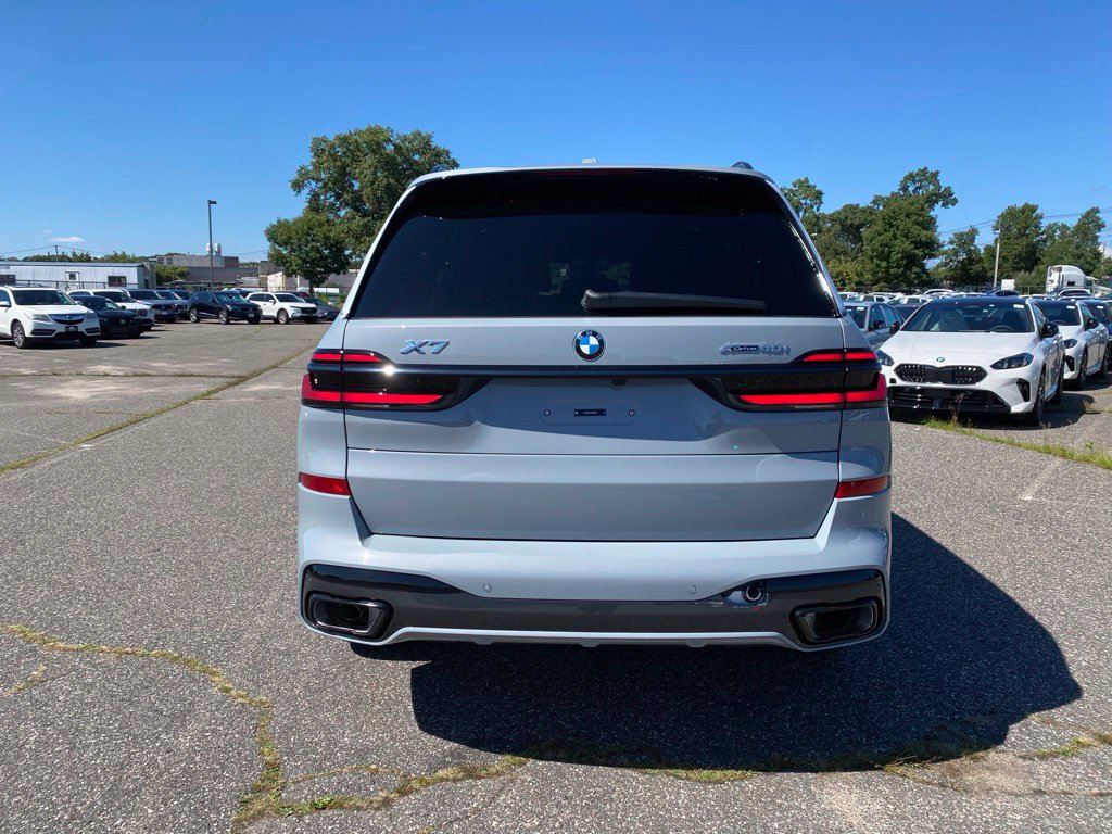 New 2027 BMW X7 xDrive40i w/ M Sport Package AWD/4WD image 3
