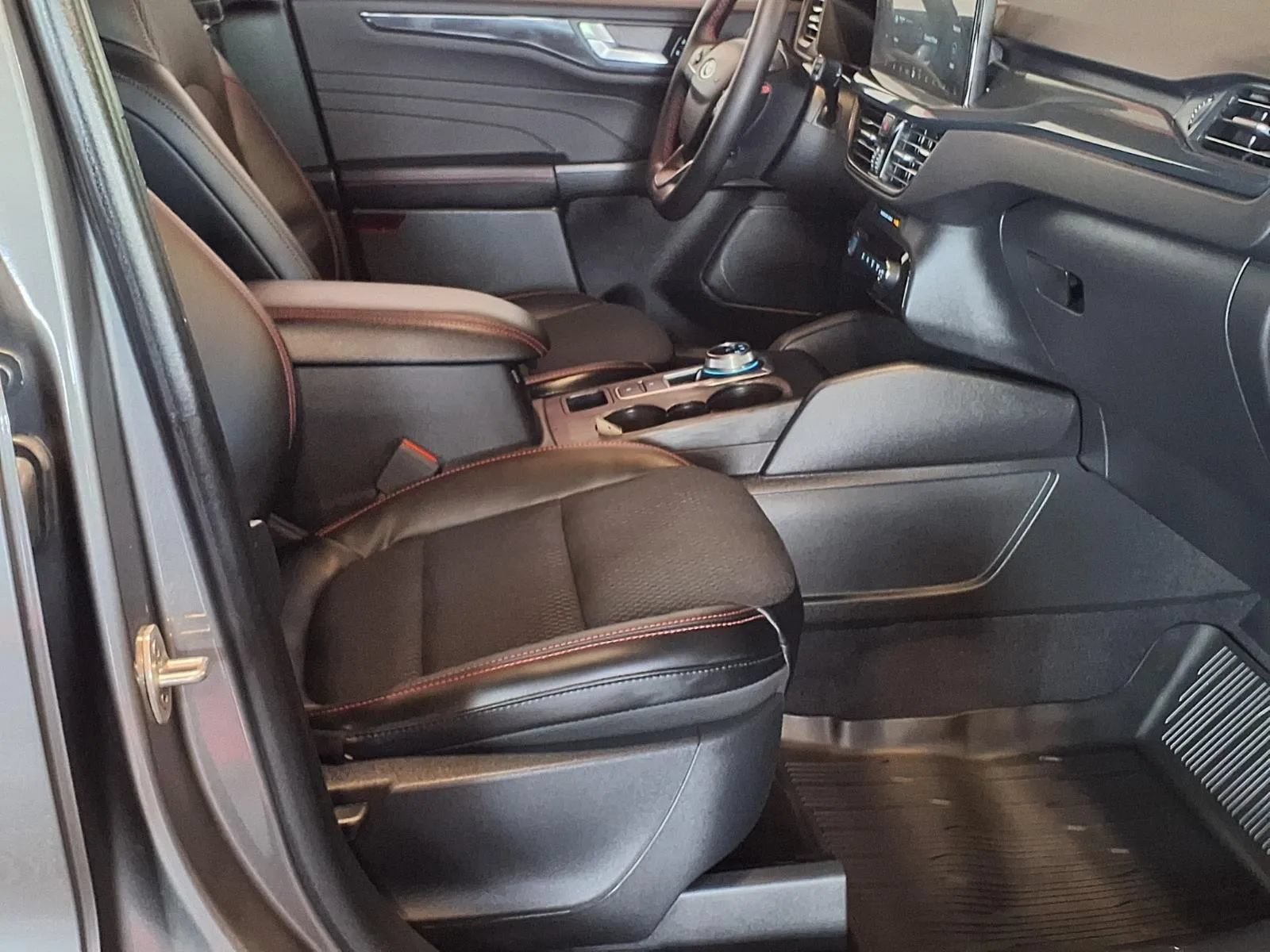 Used 2026 Ford Escape ST-Line w/ Tech Pack #1 AWD/4WD image 13