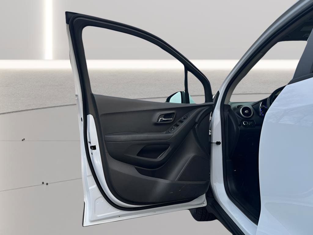 Used 2016 Chevrolet Trax LS image 18