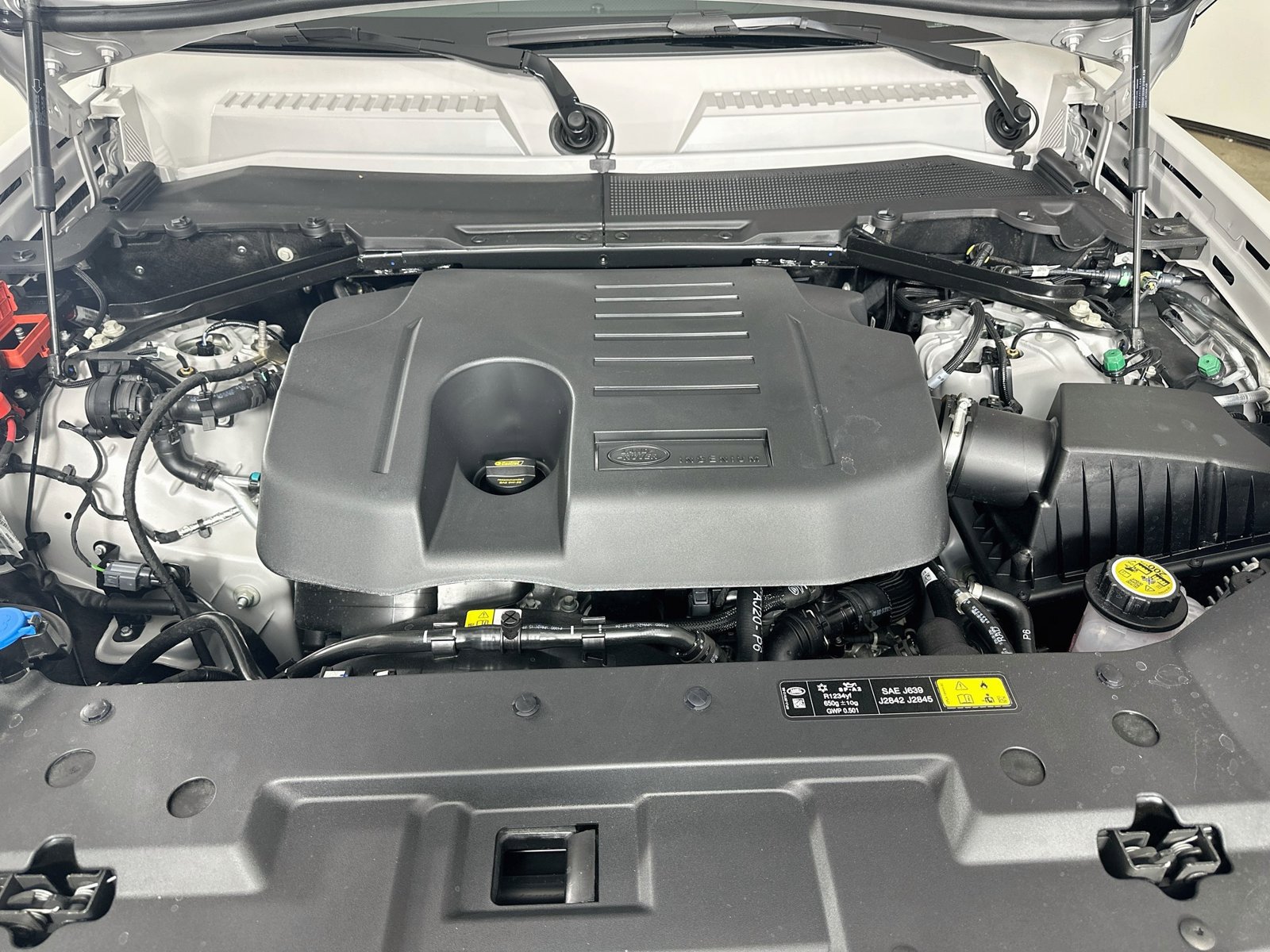 New 2026 Land Rover Defender 110 X-Dynamic SE AWD/4WD image 13
