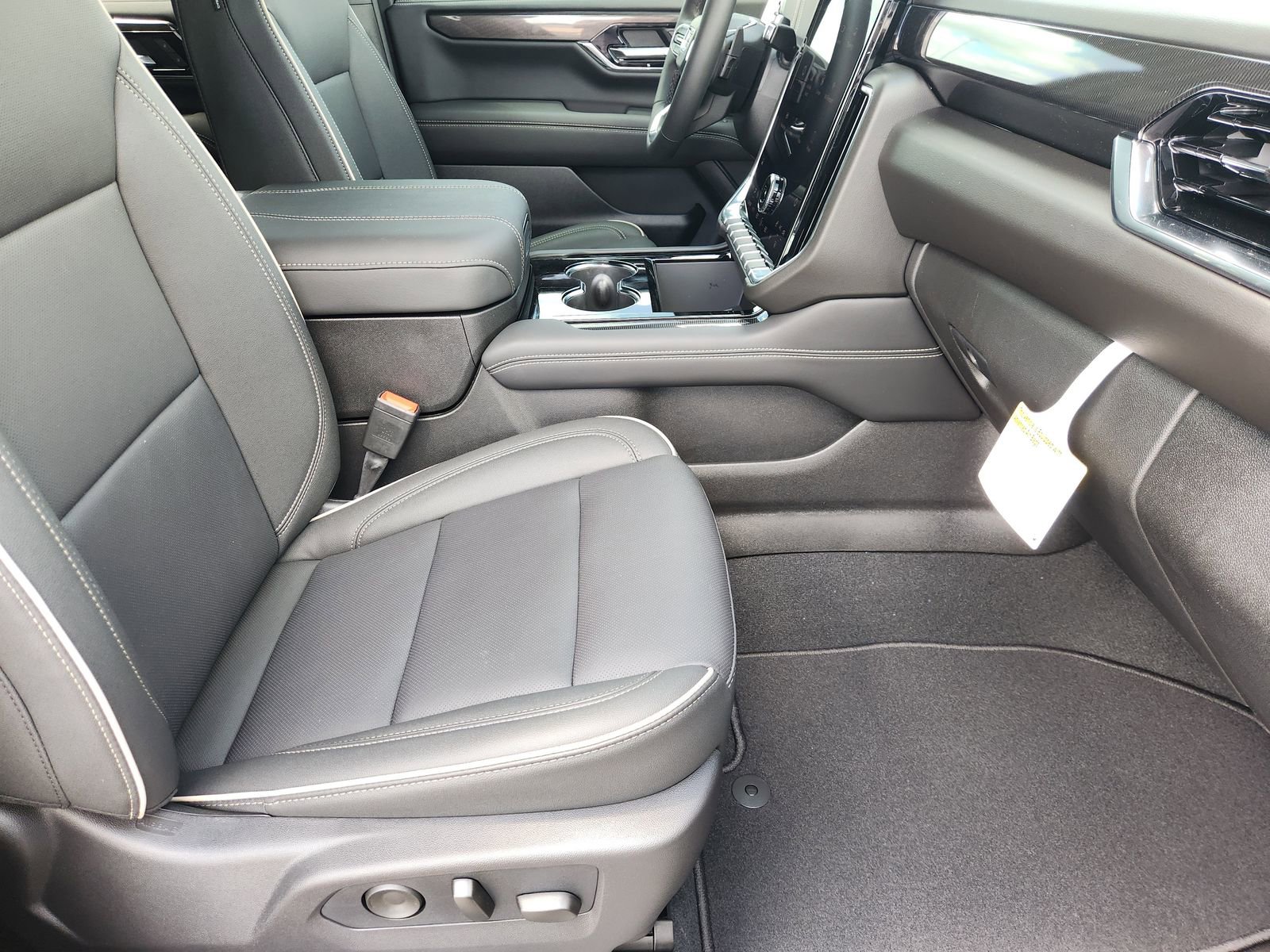 New 2026 GMC Yukon Elevation AWD/4WD image 16