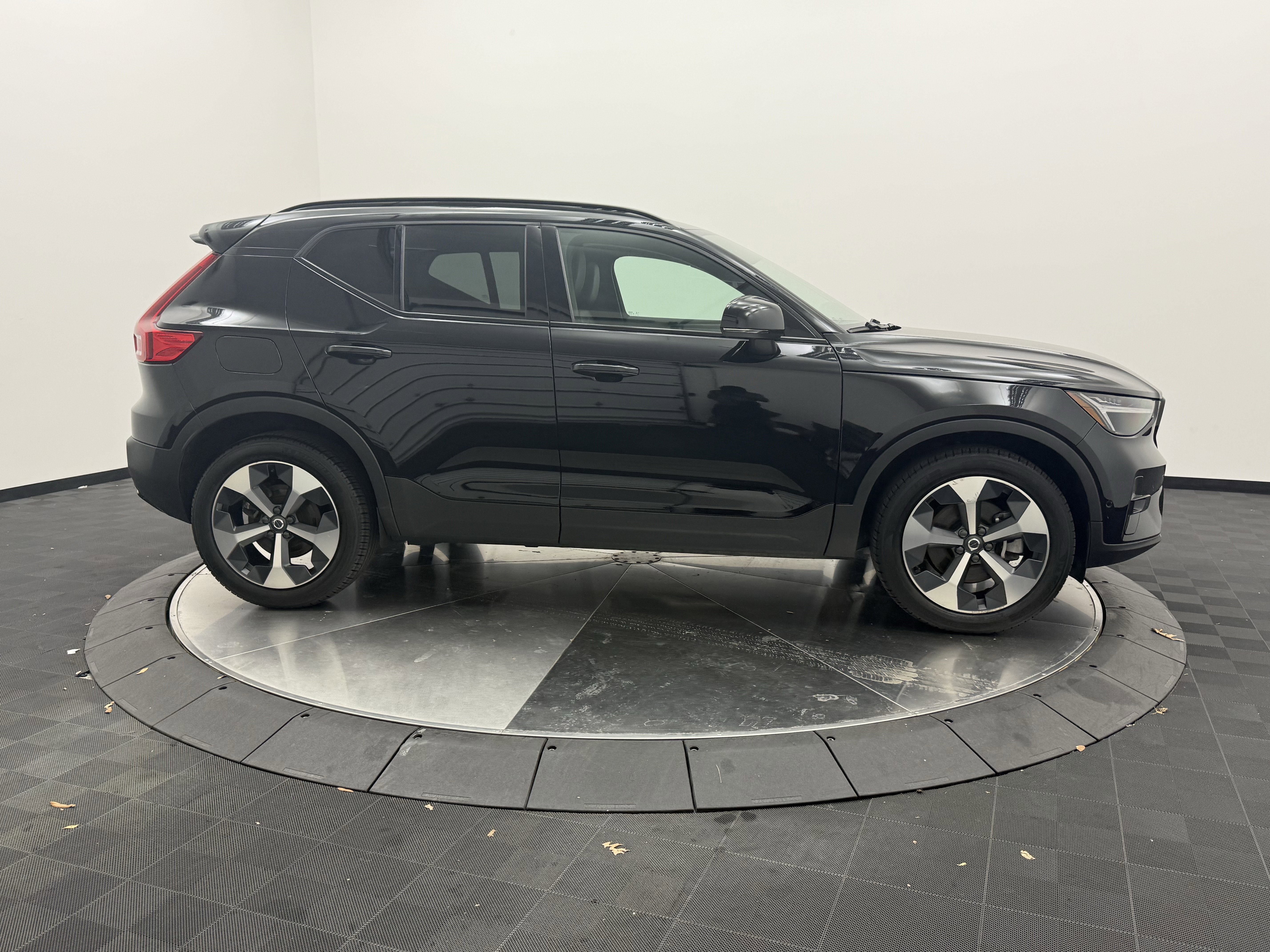 Certified 2023 Volvo XC40 B5 Plus w/ Driver Assist Package image 8