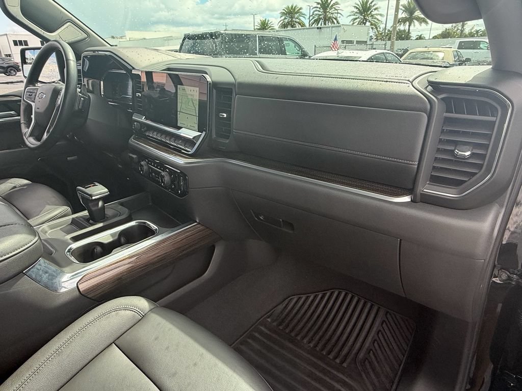 Certified 2025 Chevrolet Silverado 1500 RST w/ Convenience Package II AWD/4WD image 21