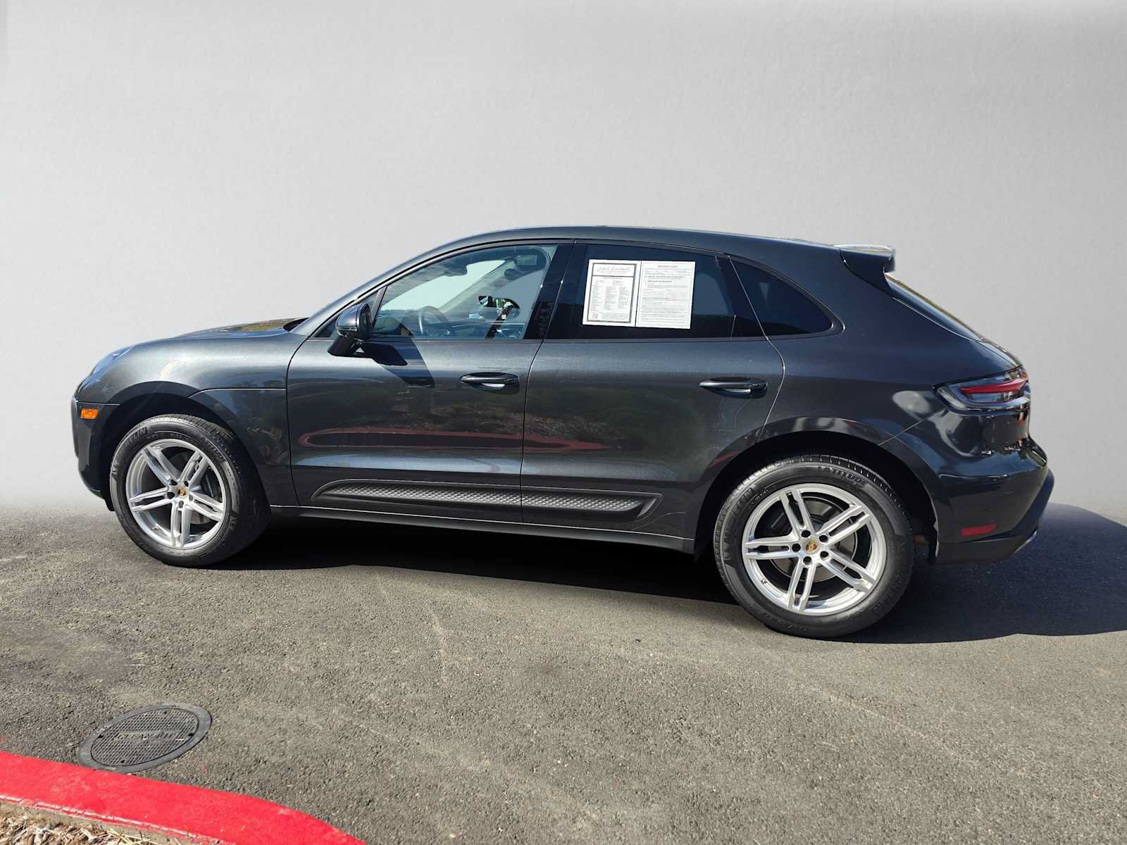 Used 2022 Porsche Macan AWD/4WD image 6