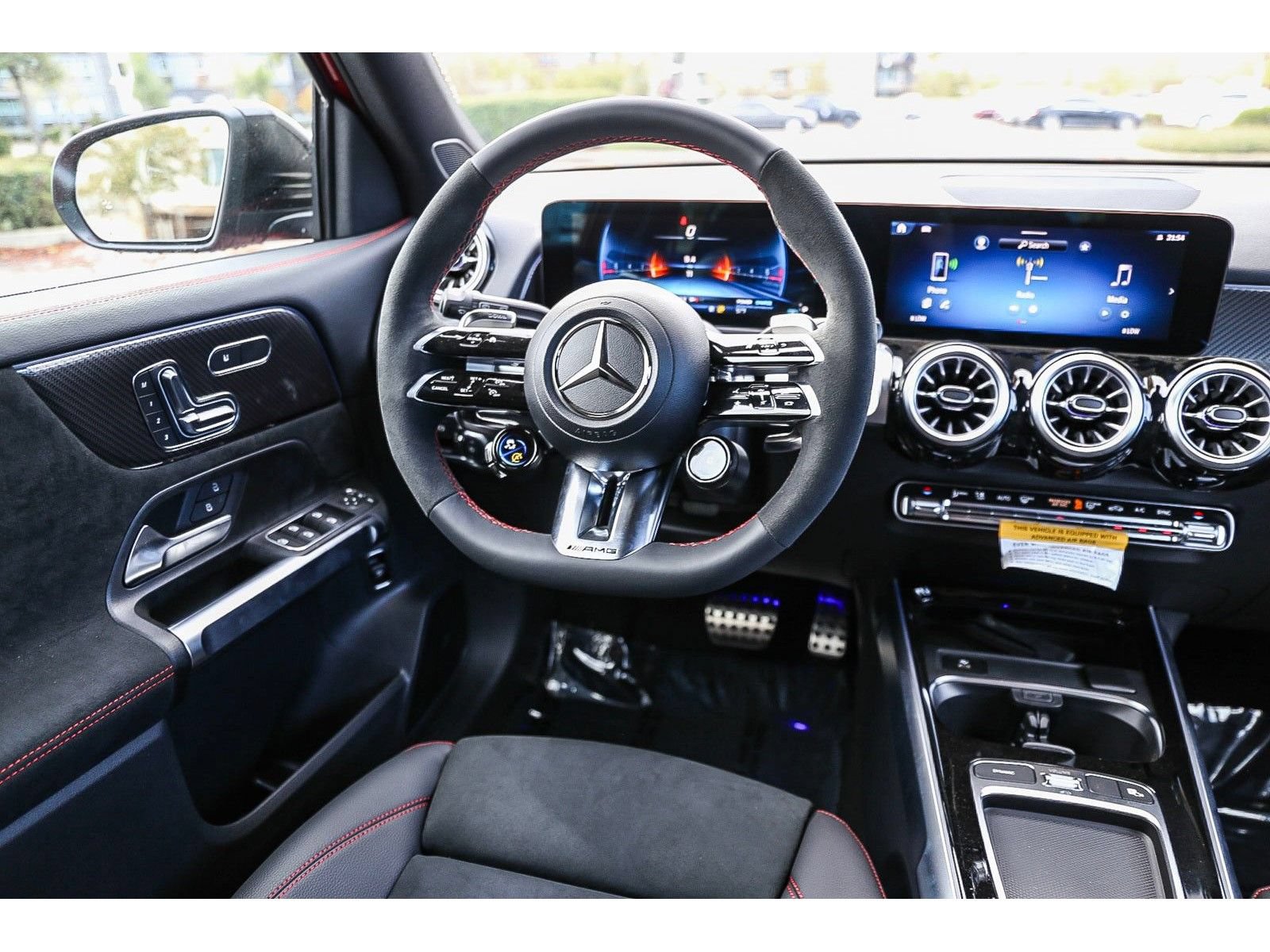 Used 2025 Mercedes-Benz GLB 35 AMG 4MATIC image 17