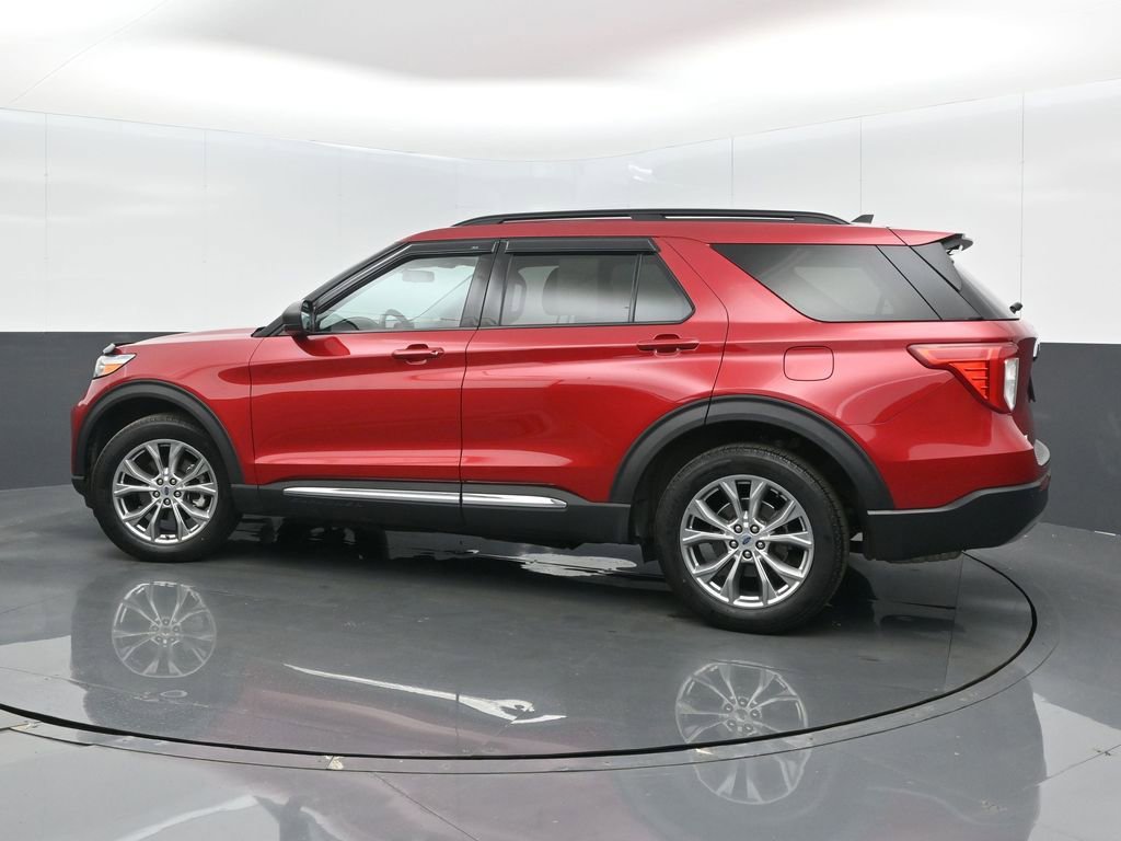 Used 2022 Ford Explorer XLT w/ Equipment Group 202A image 5