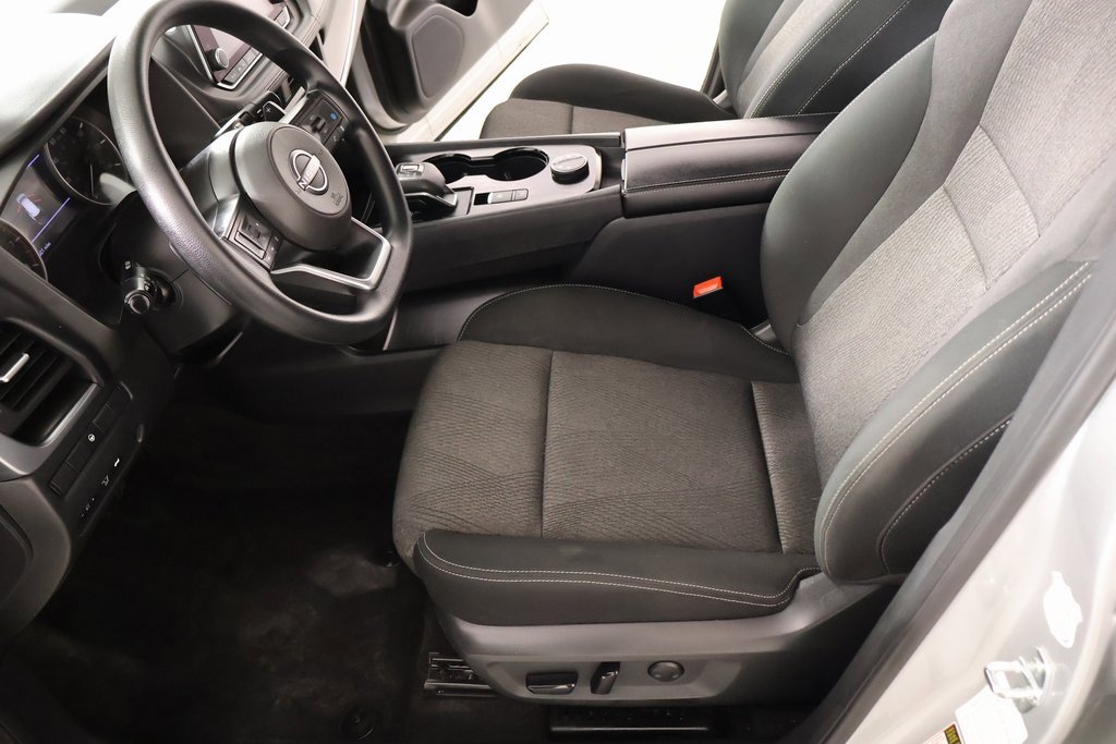 Used 2024 Nissan Rogue SV image 10