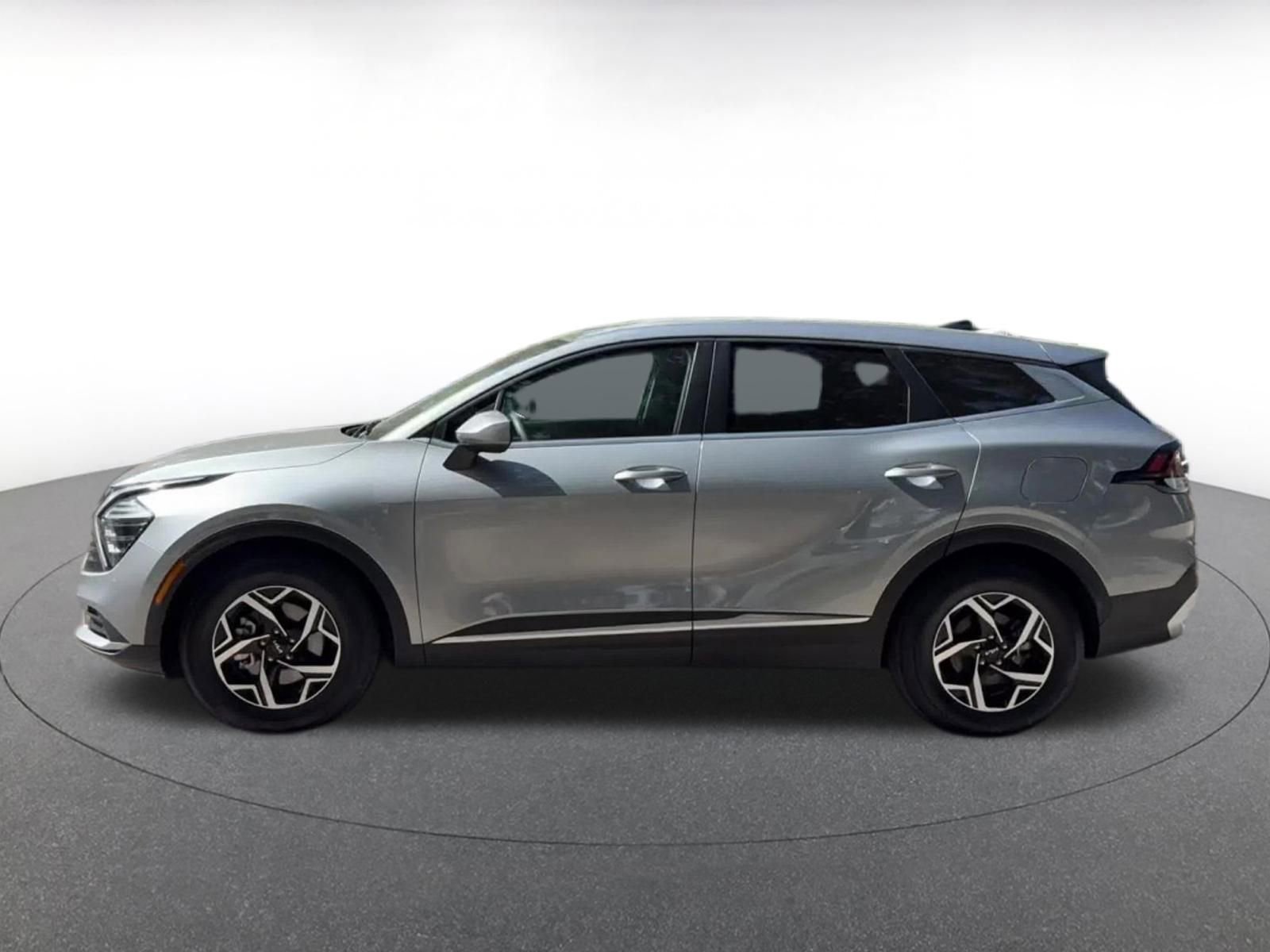 Used 2025 Kia Sportage LX FWD image 9