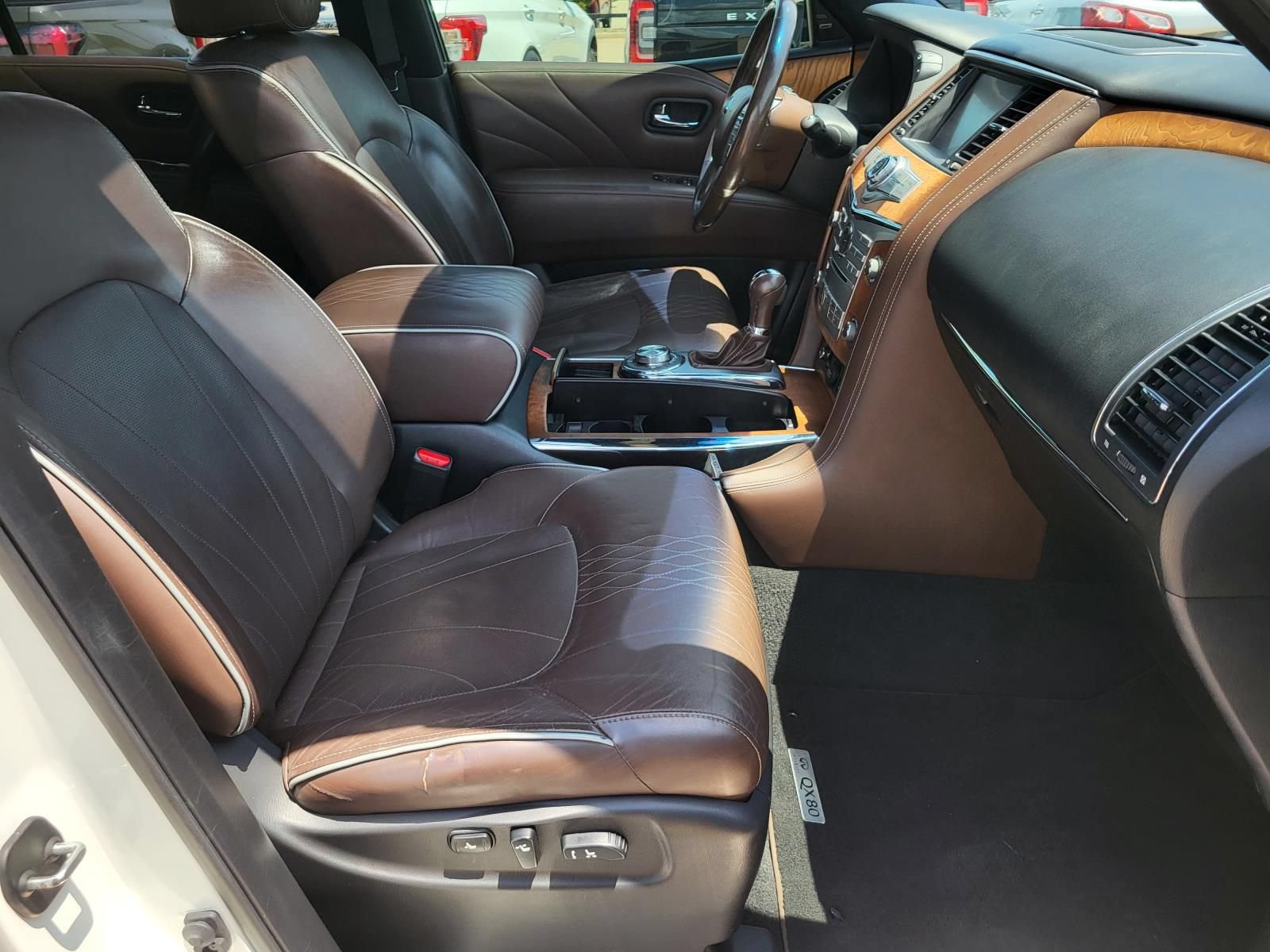 Used 2015 INFINITI QX80 4WD w/ Limited Package image 9