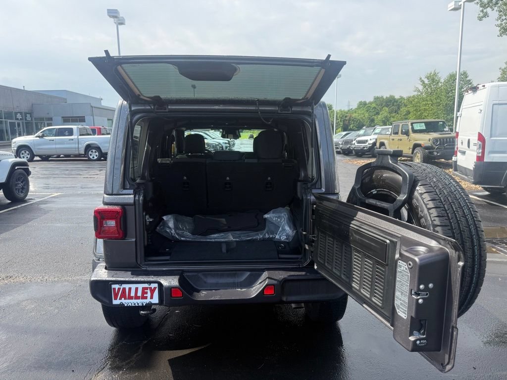 Used 2025 Jeep Wrangler Unlimited Sahara AWD/4WD image 49