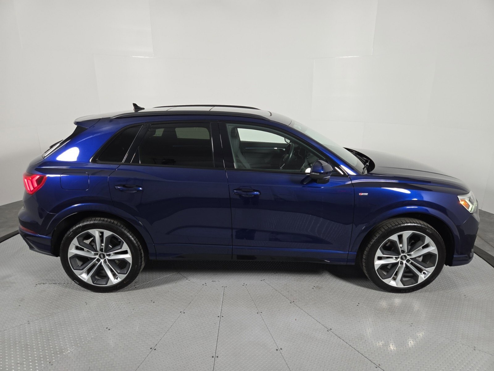 Used 2022 Audi Q3 2.0T Premium Plus w/ Premium Plus Package image 6