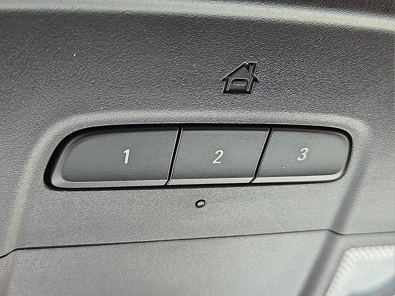 Certified 2023 Chevrolet Traverse LT FWD image 21