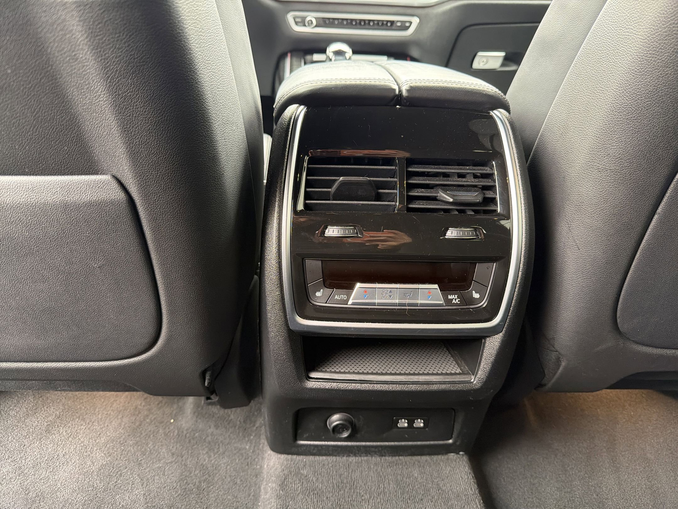 Used 2022 BMW X7 M50i w/ Cold Weather Package image 23