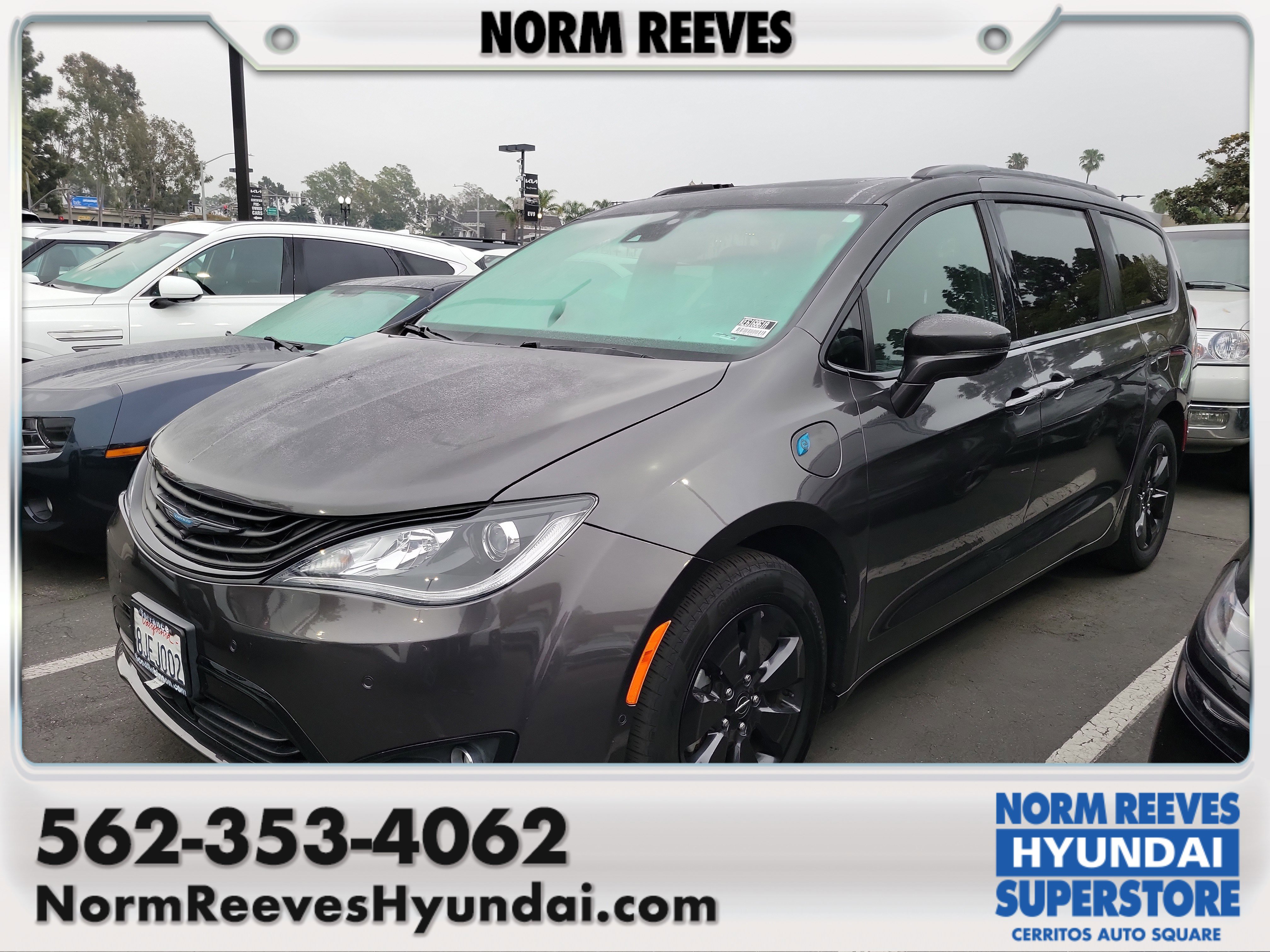 Used 2019 Chrysler Pacifica Limited w/ Advanced Safetytec Group image 1
