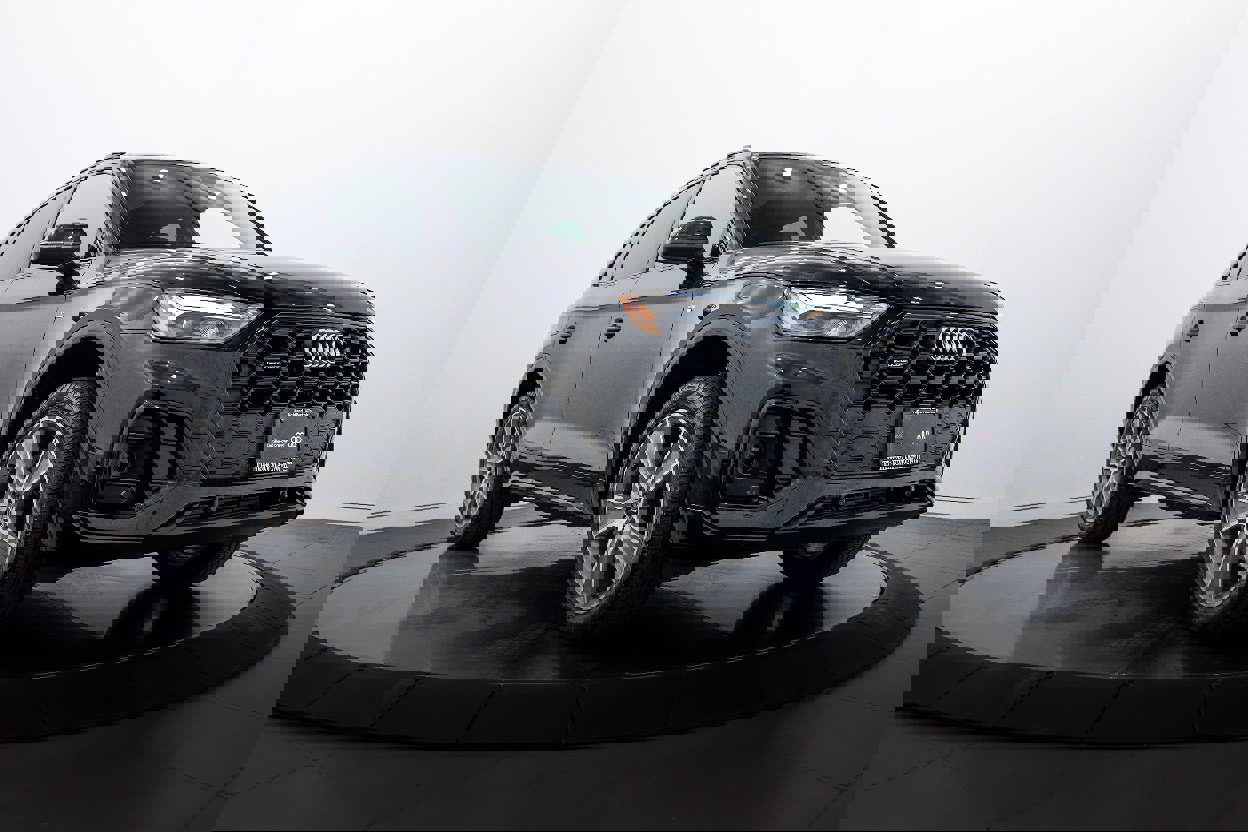 Certified 2025 Audi Q5 2.0T Premium w/ Convenience Plus Package image 1