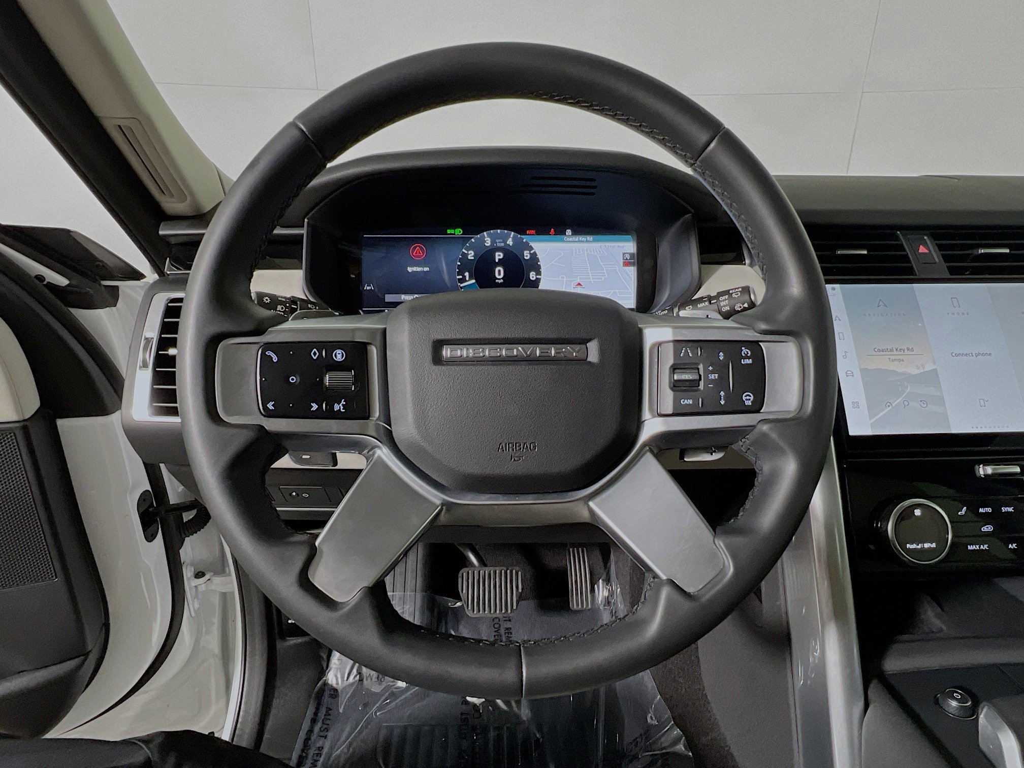 Used 2025 Land Rover Discovery S AWD/4WD image 18