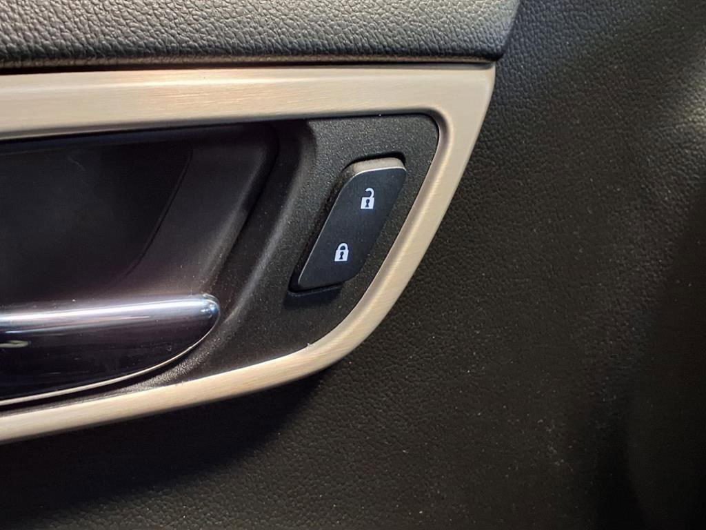 Used 2018 GMC Yukon Denali w/ Open Road Package image 18