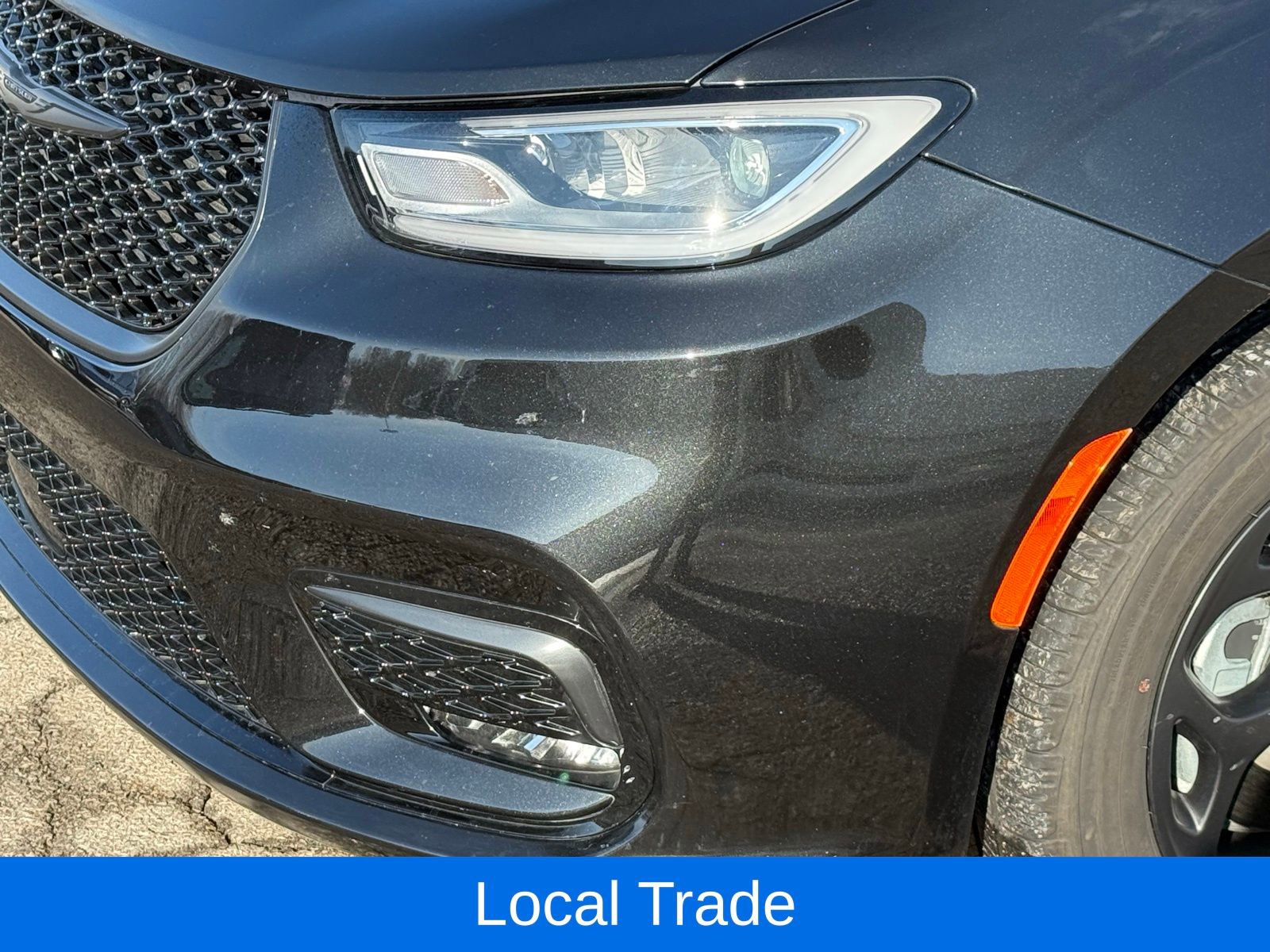 Used 2023 Chrysler Pacifica Touring-L w/ Uconnect Theater Family Group image 10