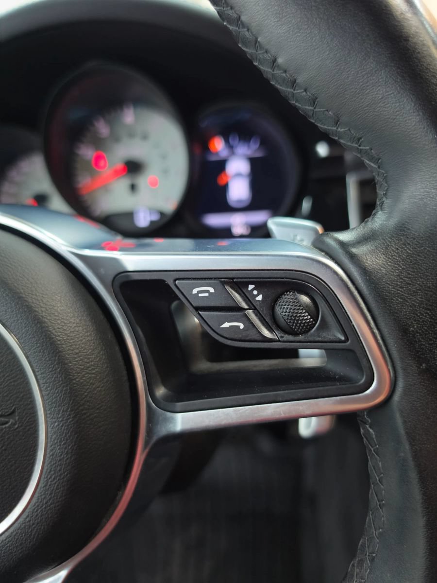 Used 2018 Porsche Macan Turbo w/ Premium Package Plus AWD/4WD image 23
