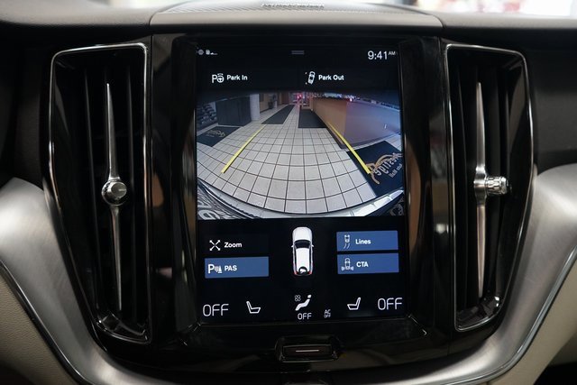 Used 2019 Volvo XC60 T5 Momentum w/ Multimedia Package image 9