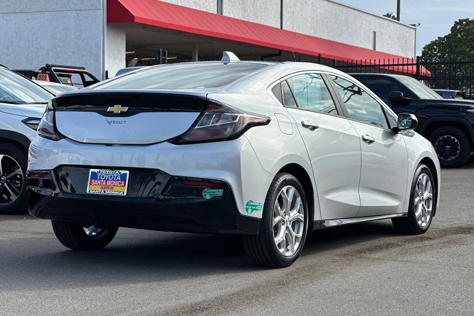 Used 2017 Chevrolet Volt Premier FWD image 4