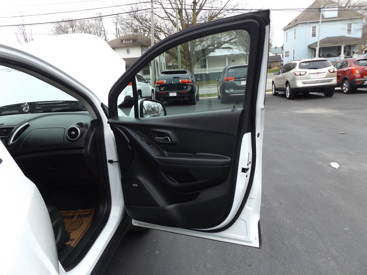 Used 2016 Chevrolet Trax LT w/ LT Sun and Sound Package image 27