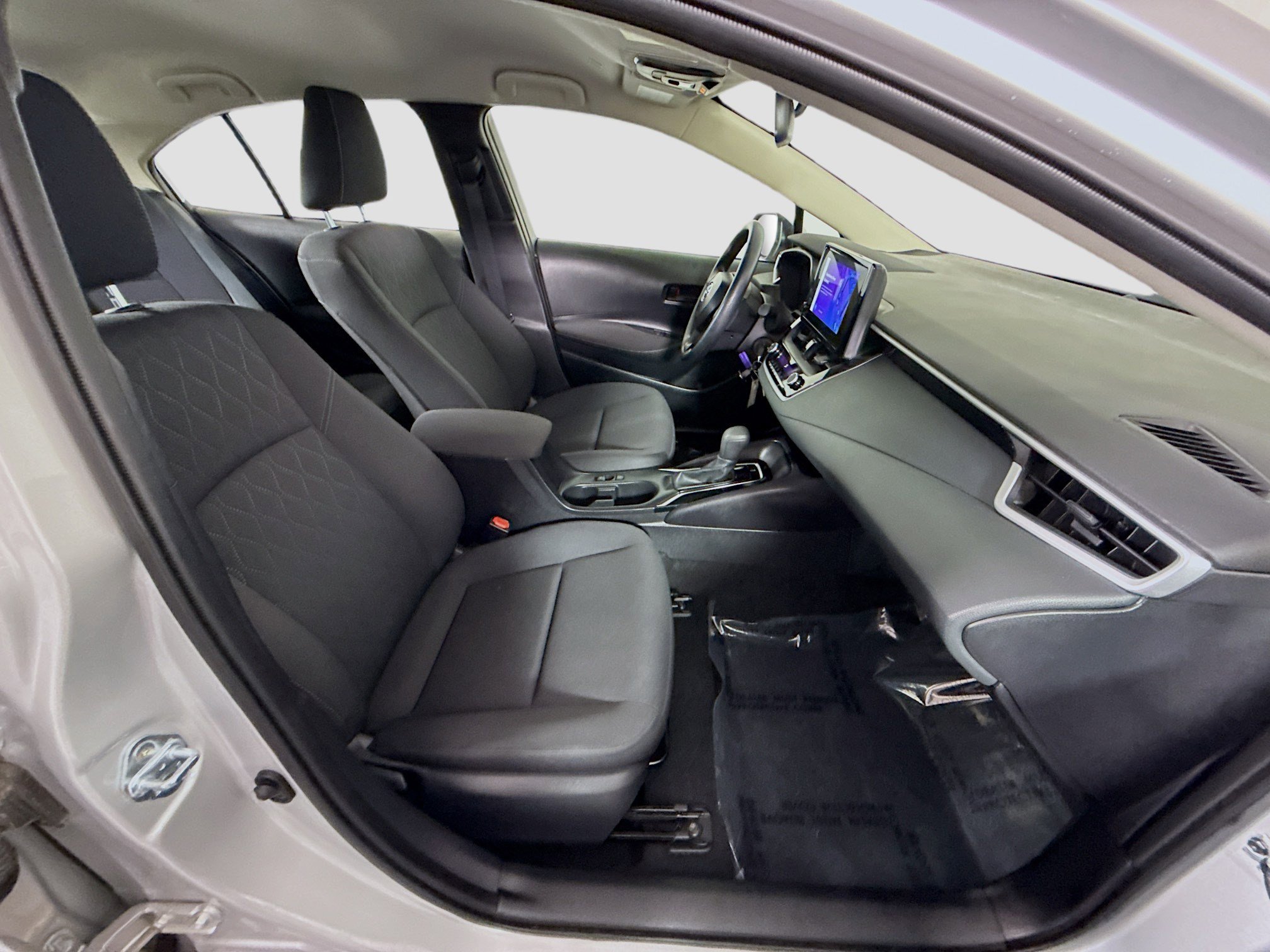 Used 2025 Toyota Corolla LE image 28