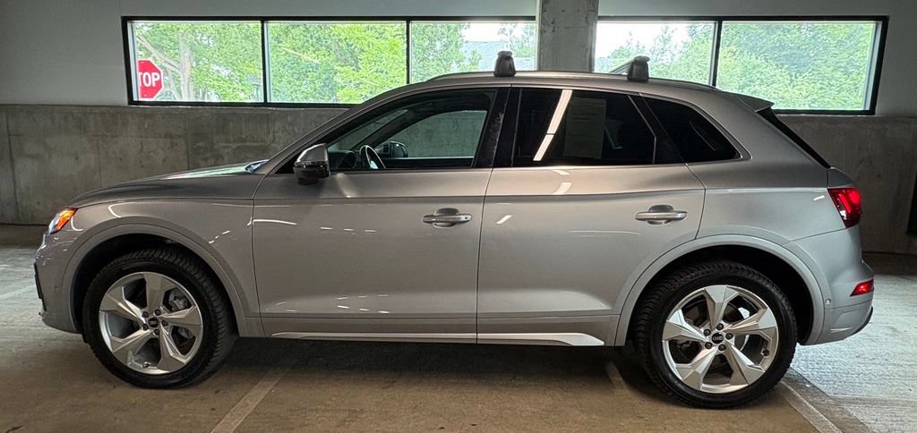 Used 2021 Audi Q5 Prestige AWD/4WD image 2