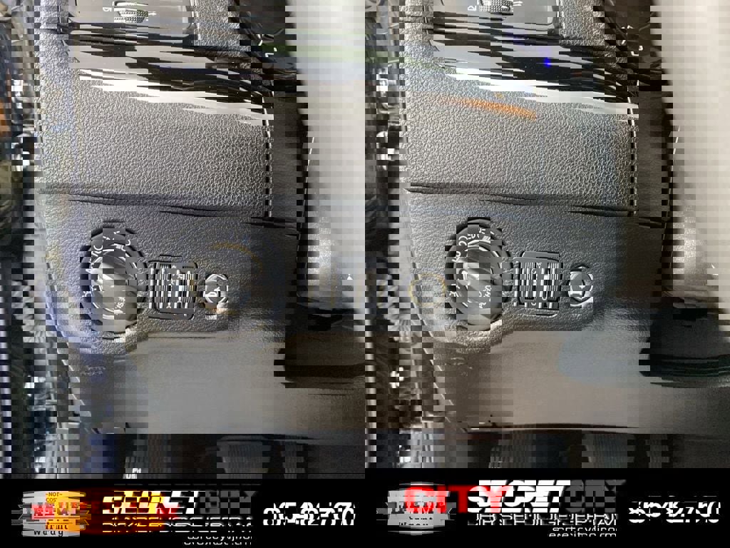 Used 2023 Chrysler 300 S w/ Comfort Group image 14