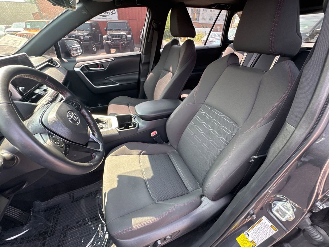 Used 2023 Toyota RAV4 SE image 10