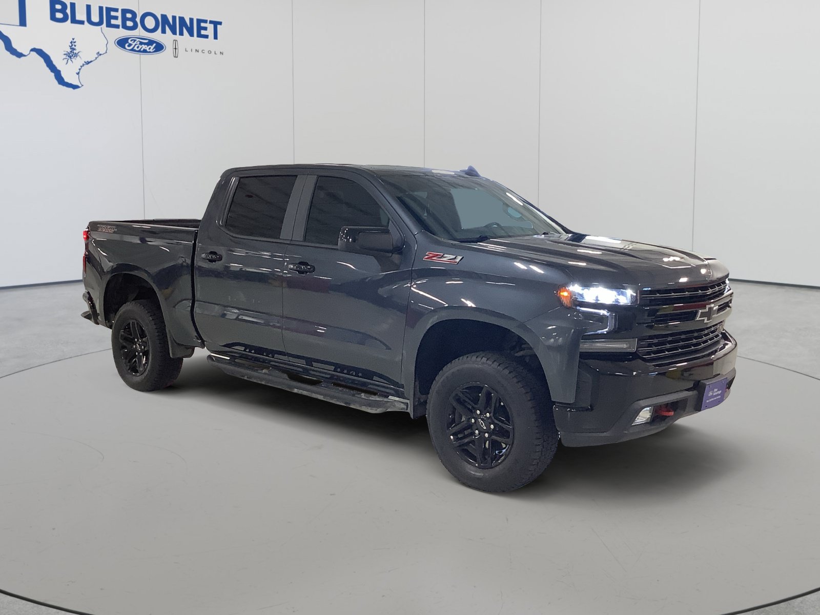 Used 2021 Chevrolet Silverado 1500 LT Trail Boss w/ Convenience Package II AWD/4WD image 3