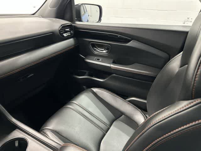 Used 2025 Honda Pilot TrailSport image 13