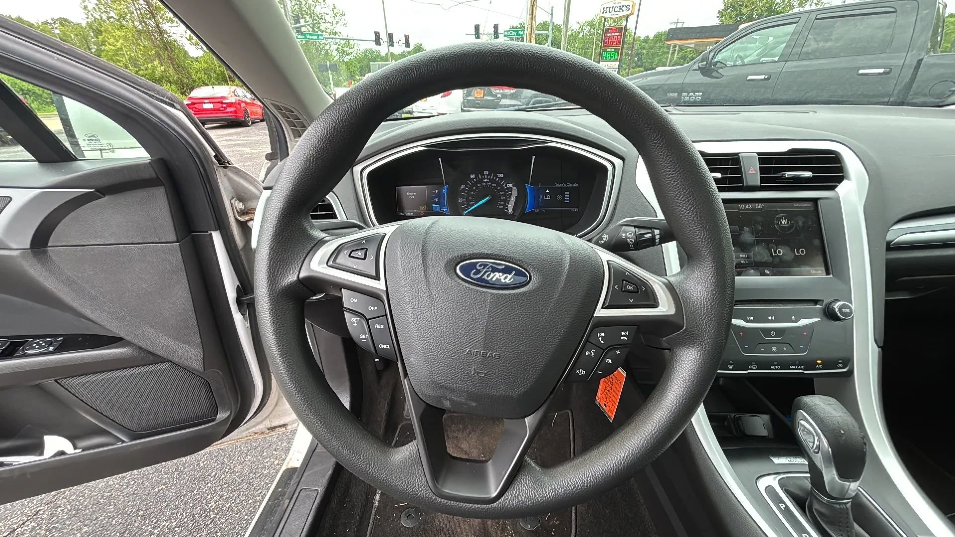 Used 2014 Ford Fusion SE FWD image 11