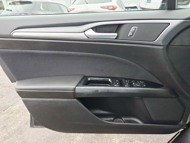 Used 2015 Ford Fusion SE image 27