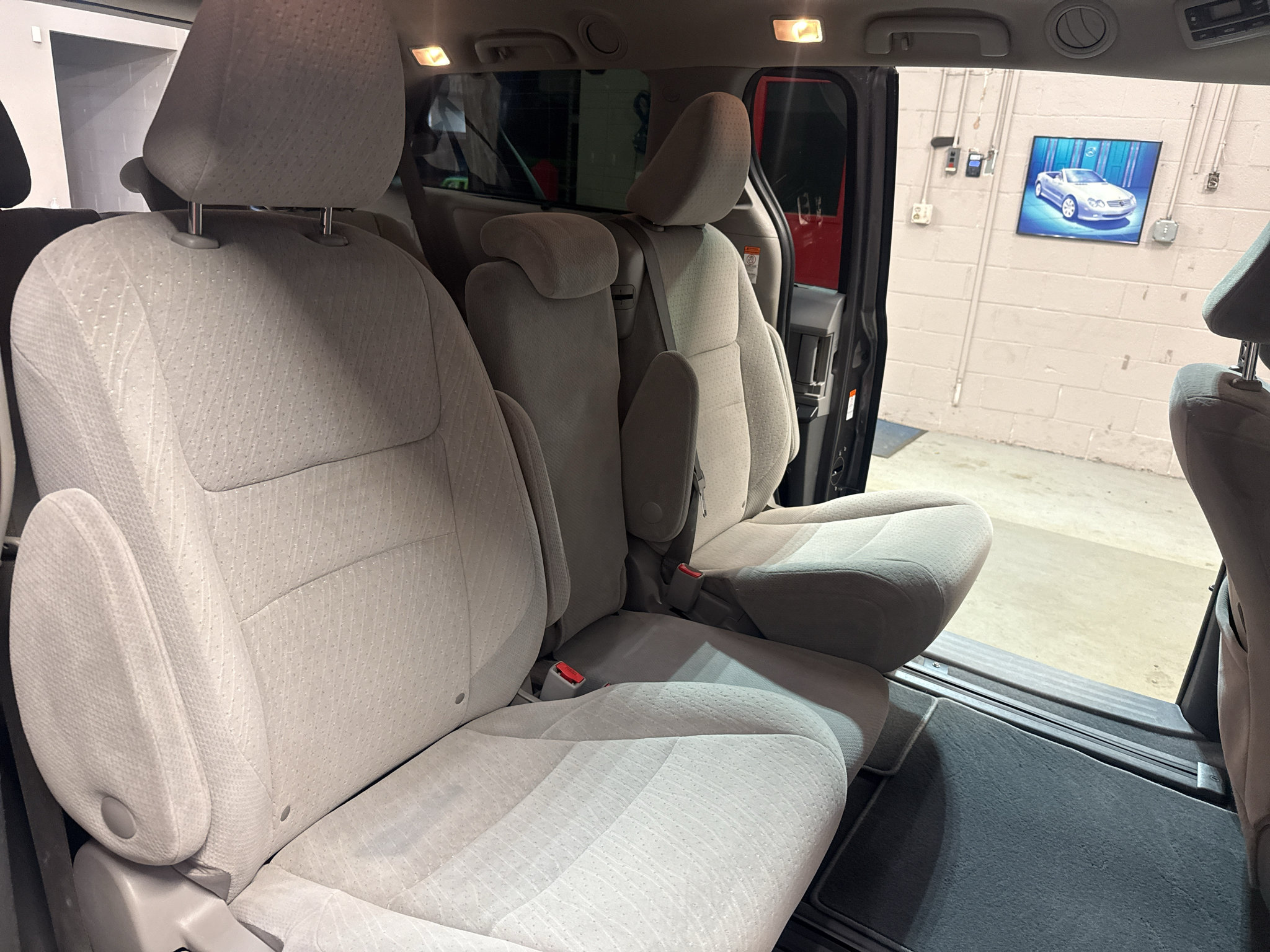 Used 2020 Toyota Sienna LE FWD image 24
