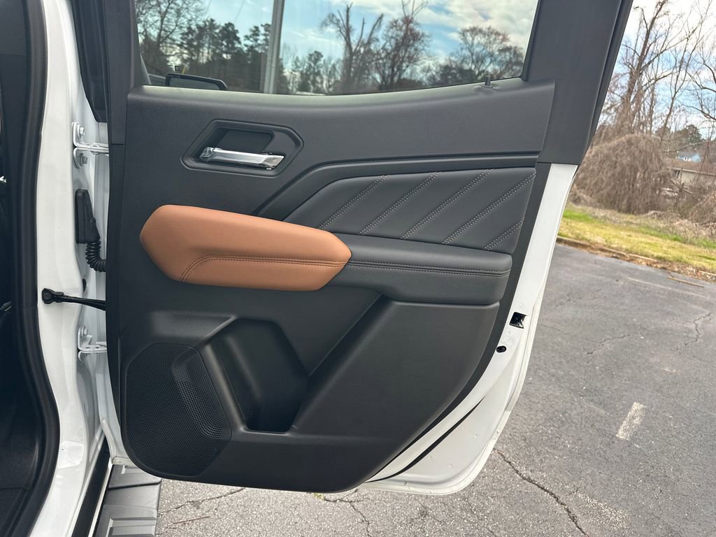 Used 2025 GMC Canyon AT4 w/ AT4 Premium Package image 17