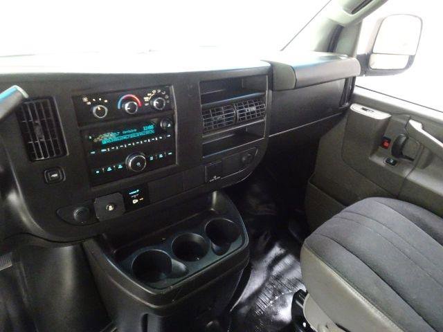 Used 2018 Chevrolet Express 2500 w/ Driver Convenience Package RWD image 31