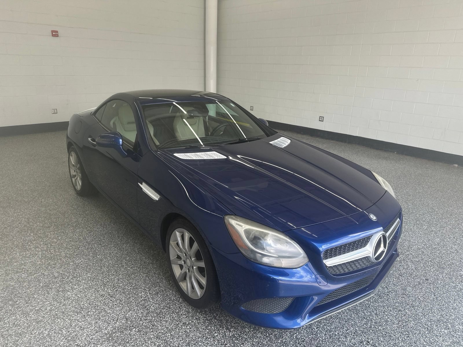 Used 2017 Mercedes-Benz SLC 300 image 4