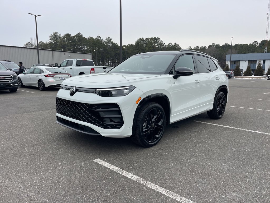 New 2026 Volkswagen Tiguan SE R-Line AWD/4WD image 2