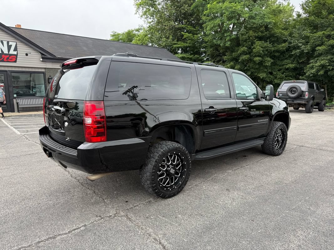 Used 2011 Chevrolet Suburban 2500 LS AWD/4WD image 3