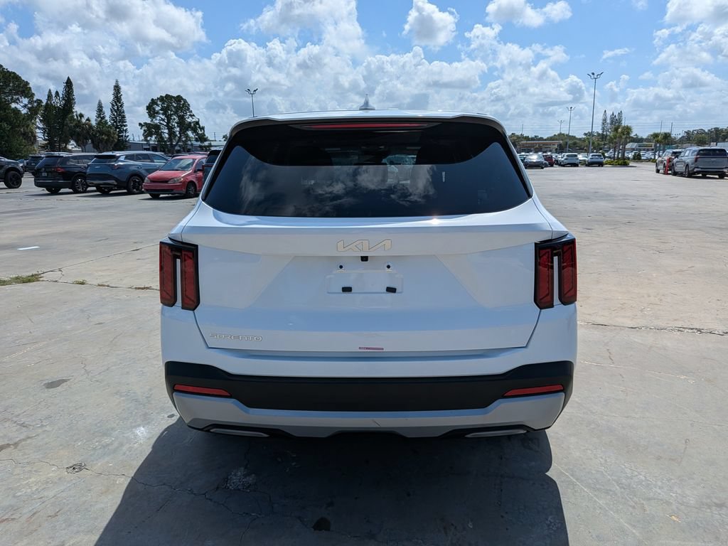 Certified 2025 Kia Sorento LX FWD image 7