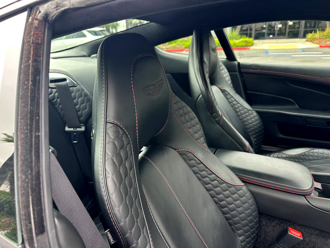 Used 2016 Aston Martin Vanquish Coupe image 33
