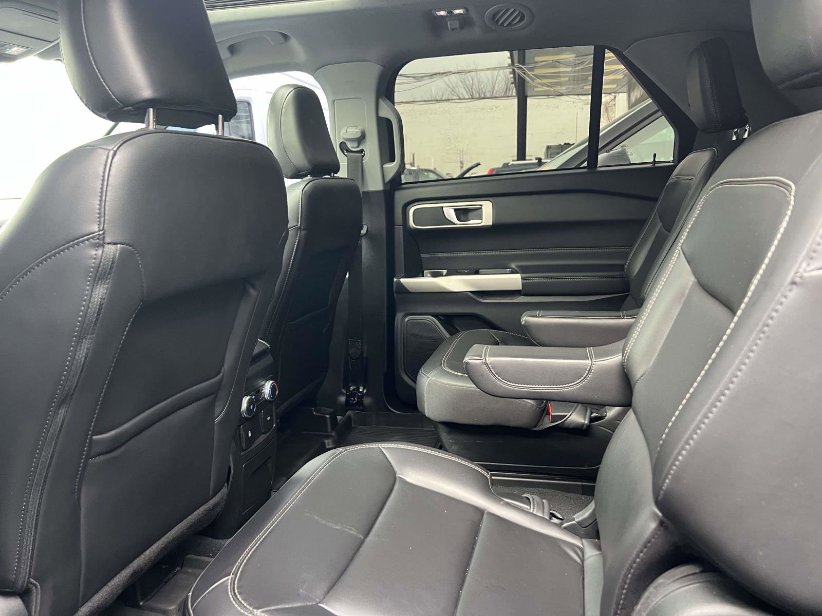 Used 2022 Ford Explorer XLT w/ Equipment Group 202A image 12