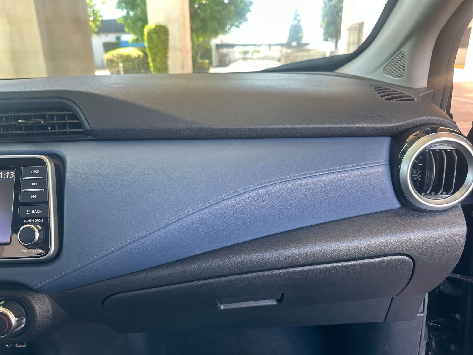 Used 2025 Nissan Versa SV image 33