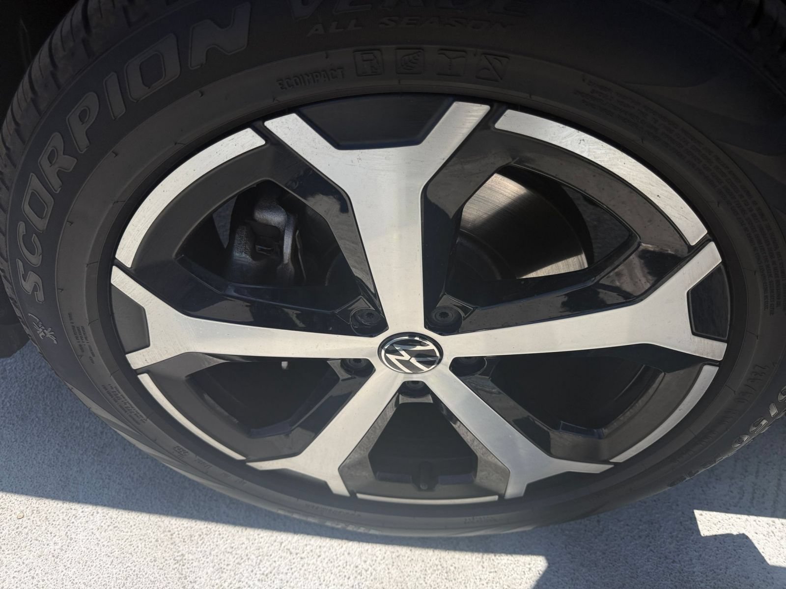 Used 2026 Volkswagen Tiguan SE AWD/4WD image 32